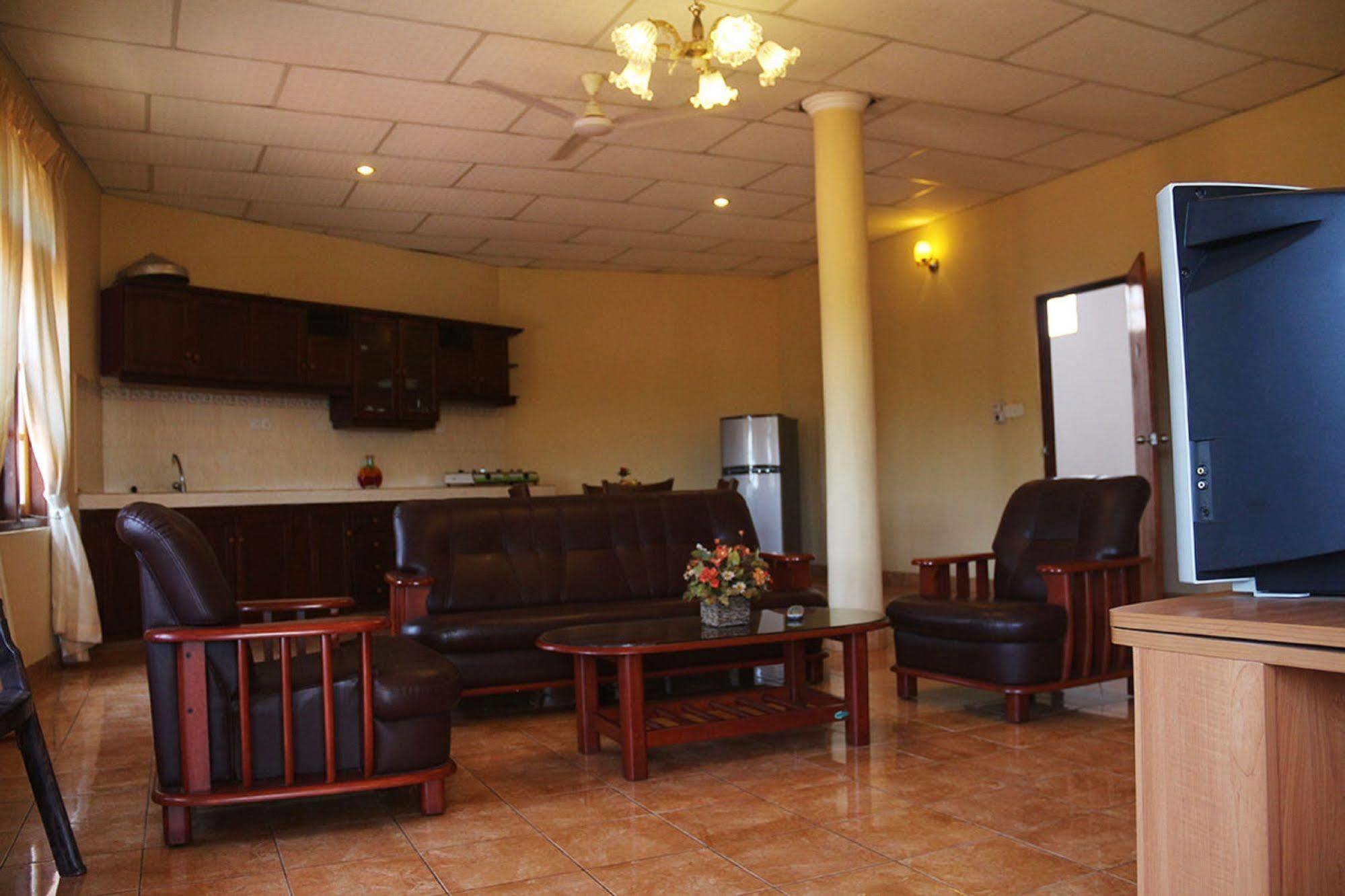 Hotel Red Rose Negombo Exterior photo