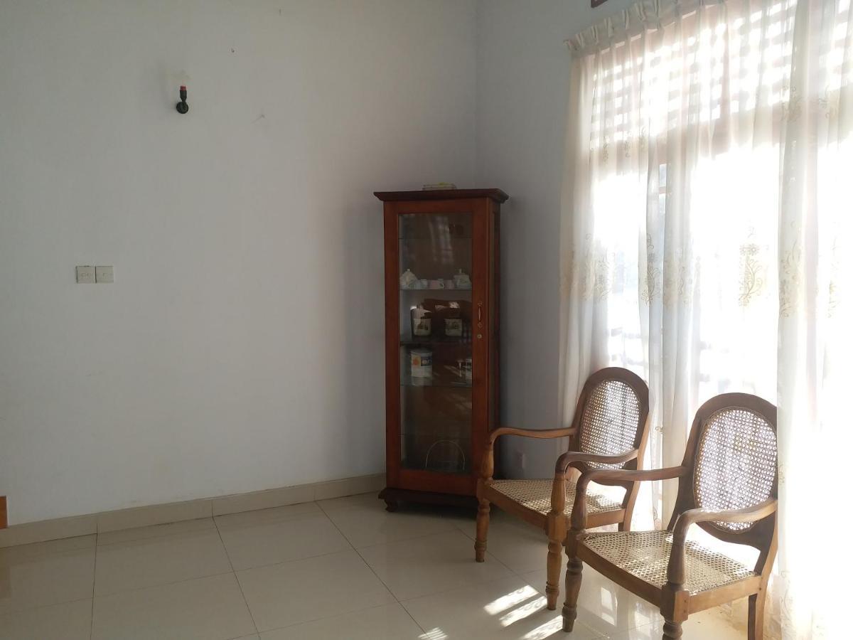 Hotel Red Rose Negombo Exterior photo
