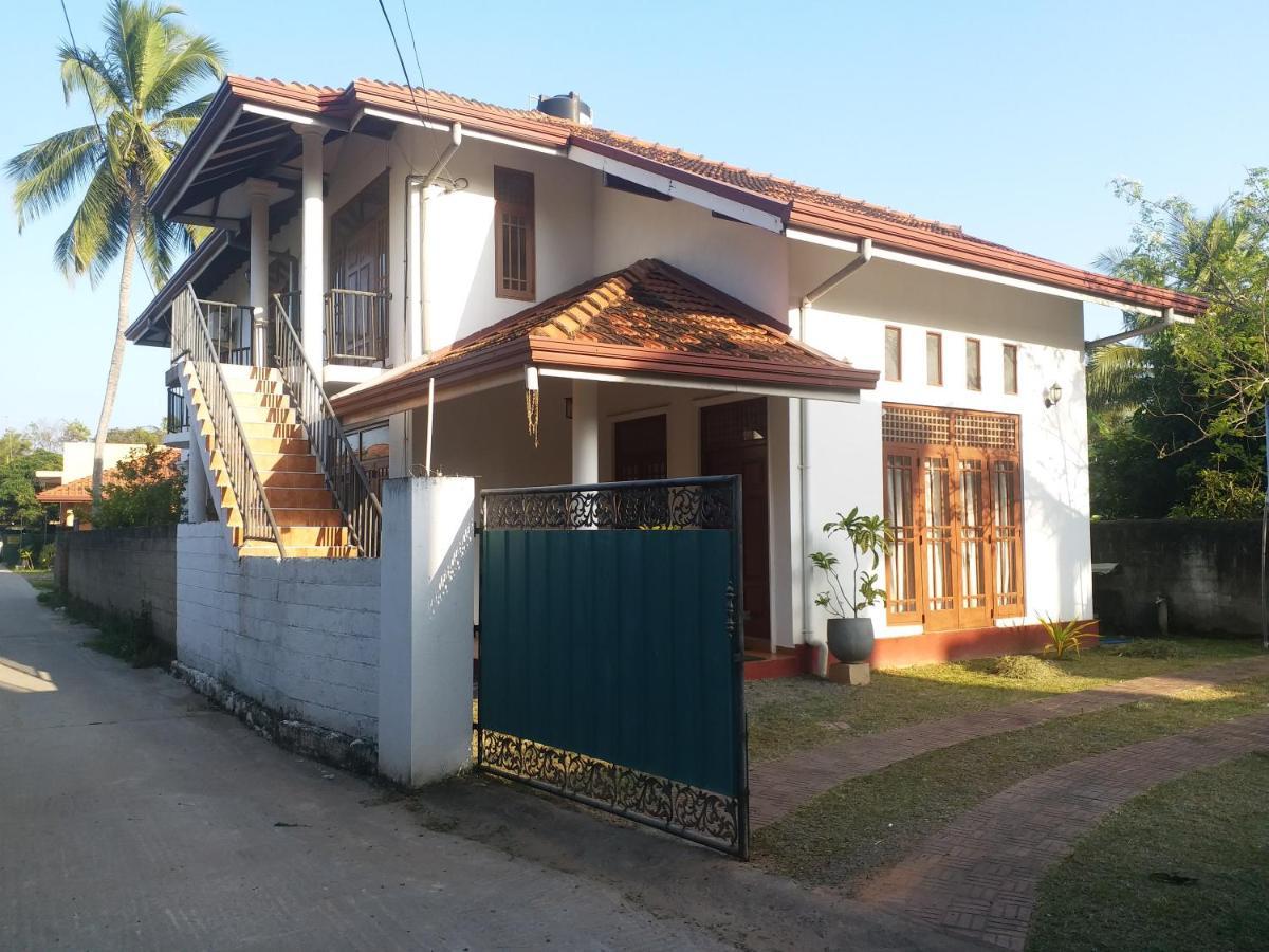 Hotel Red Rose Negombo Exterior photo